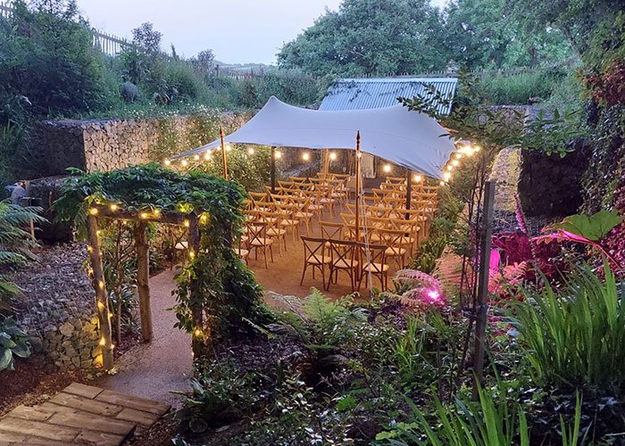 garden evening CeKP7Z5y